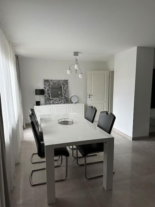 Luxury Apartment Marz Шванау Екстериор снимка