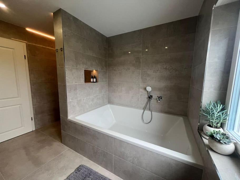 Luxury Apartment Marz Шванау Екстериор снимка